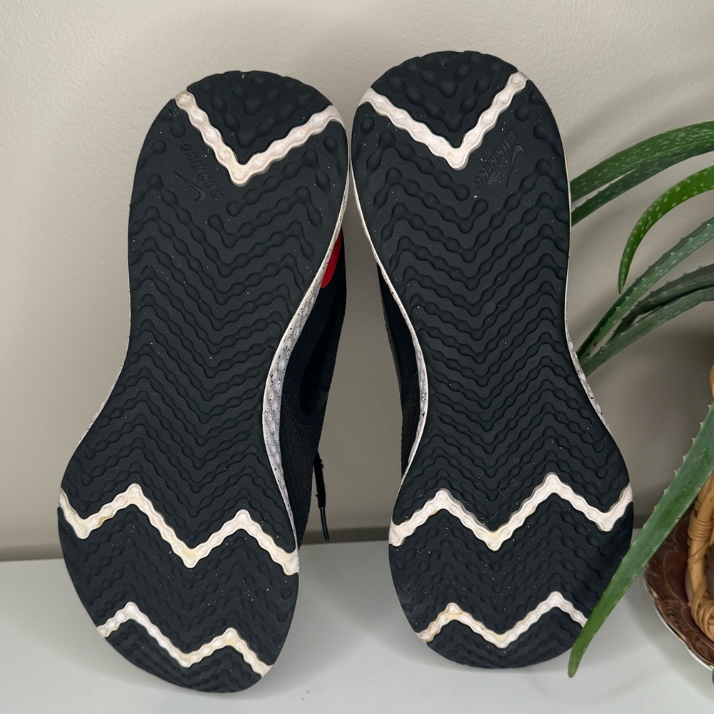 Nike Revolution 5 Running Shoes Men’s Size 12 Black Red Speckled Sole BQ3204-003 - Picture 6 of 12